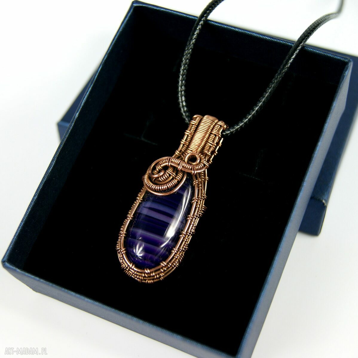 Fioletowy agat w miedzianym wire wrappingu - wisiorek talizman