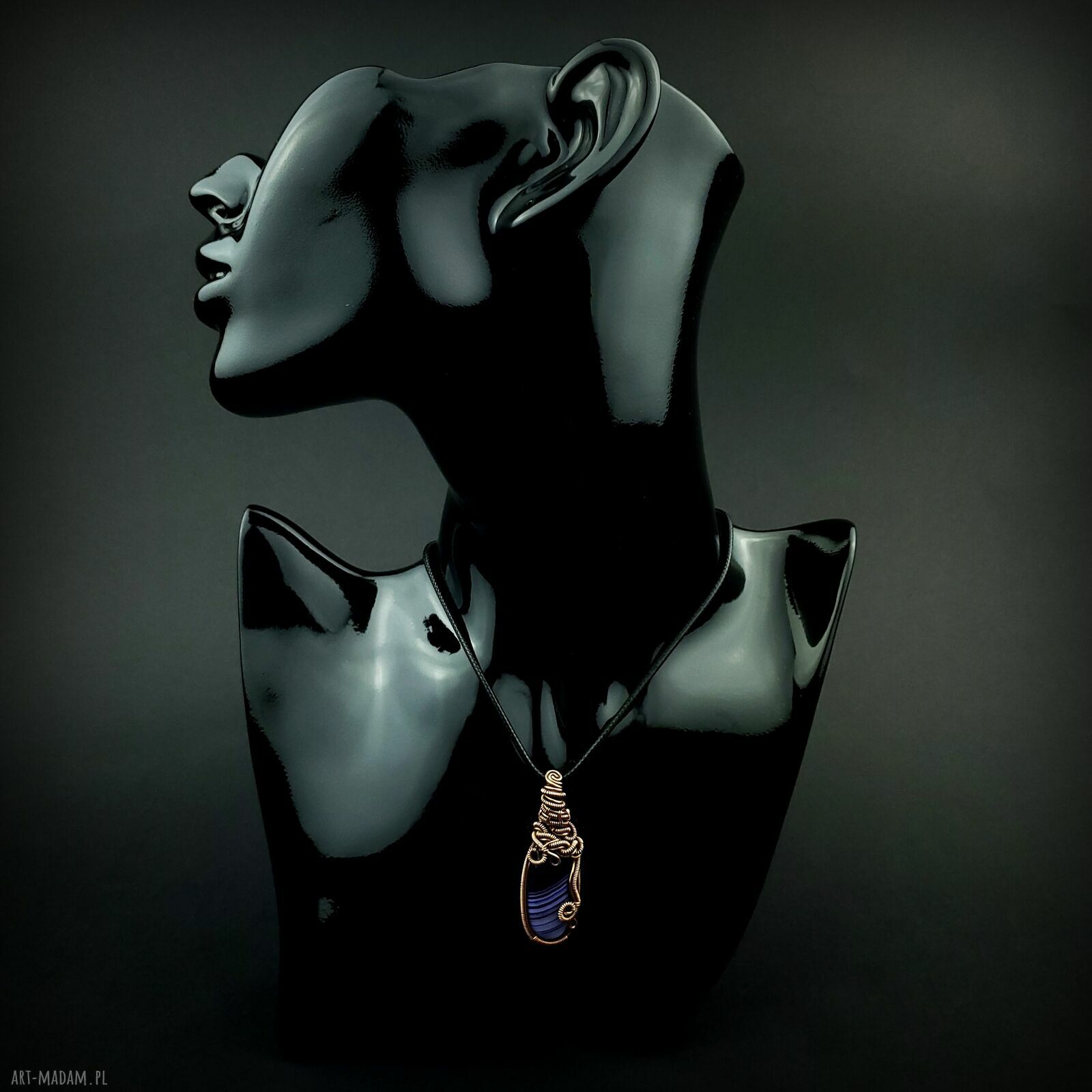 Wisiorek z fioletowym agatem w miedzianej oprawie wire wrapping