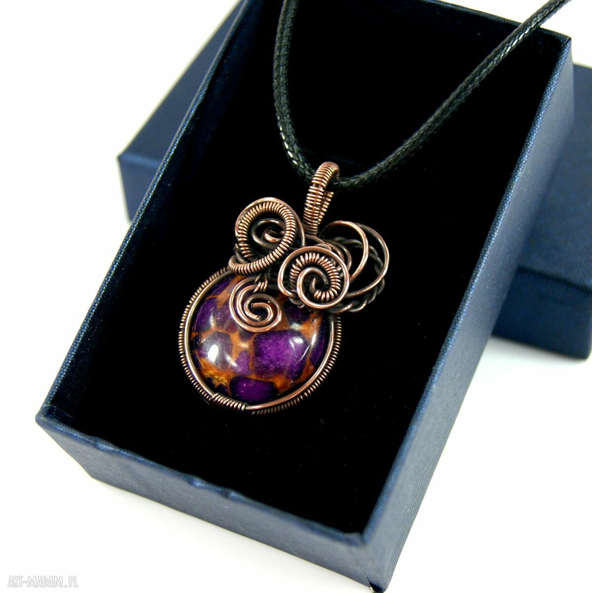 Wisiorek z fioletowym agatem - talizman z wire wrapping