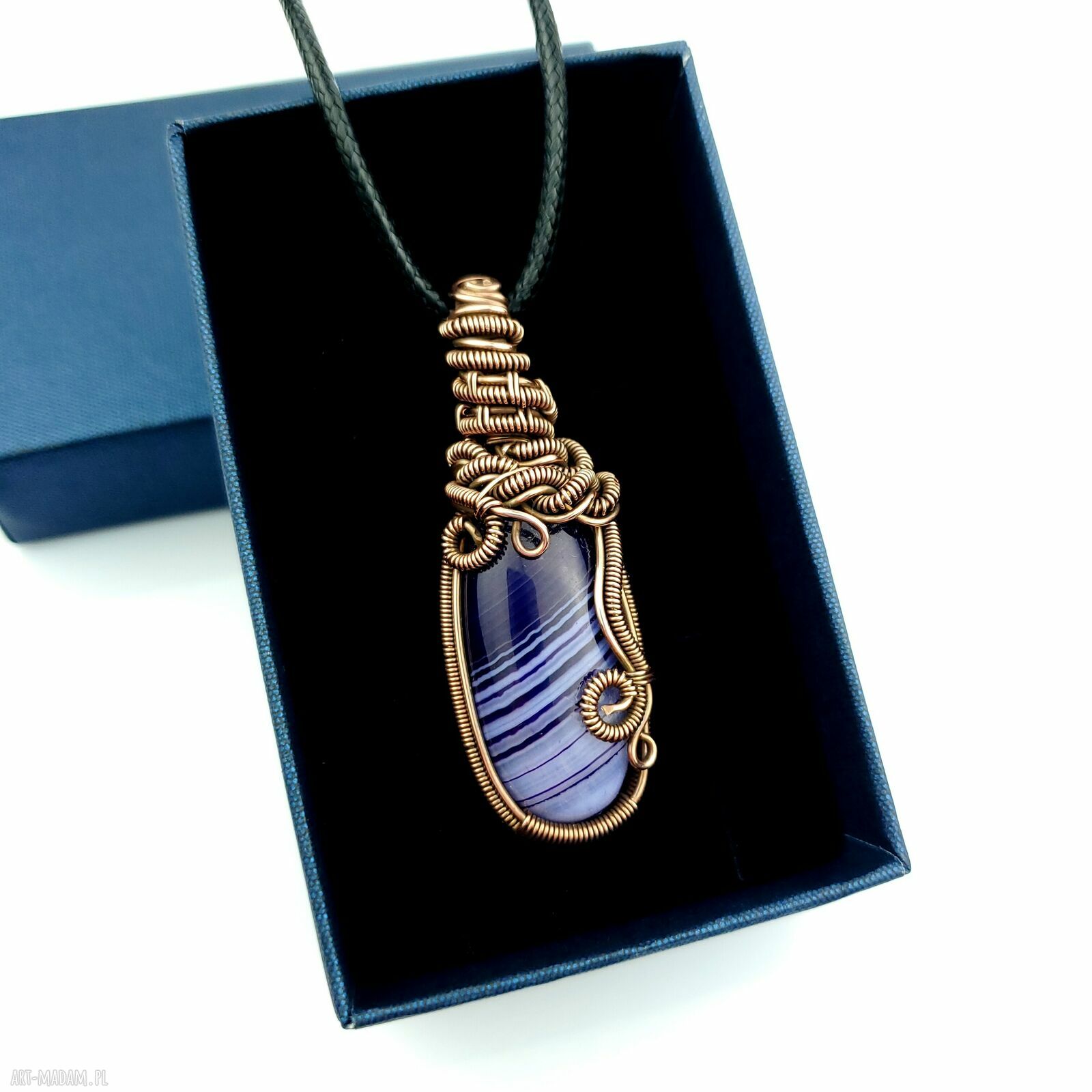 Wisiorek z fioletowym agatem w miedzianej oprawie wire wrapping