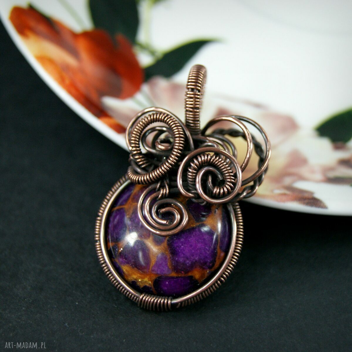 Wisiorek z fioletowym agatem - talizman z wire wrapping
