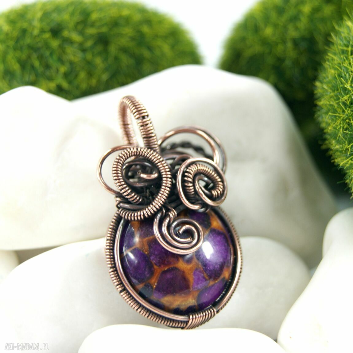 Wisiorek z fioletowym agatem - talizman z wire wrapping