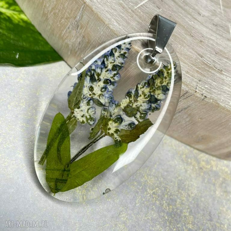 Wisiorek z hiacyntem w żywicy - wiosenna roślinna biżuteria handmade