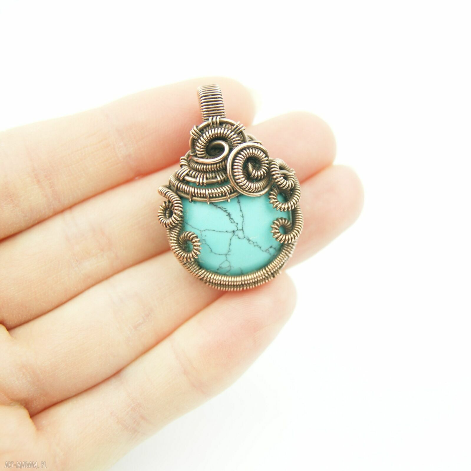 Wisiorek z howlitem turkusowym - wire wrapping z oksydowanej miedzi