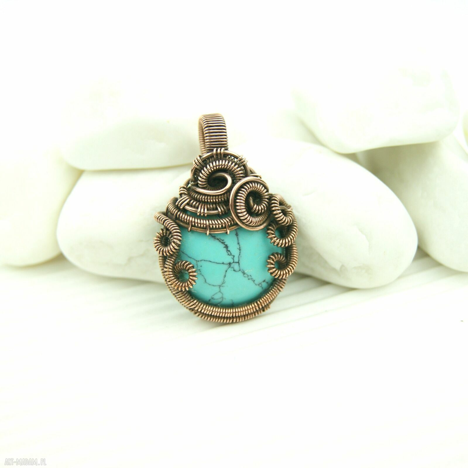 Wisiorek z howlitem turkusowym - wire wrapping z oksydowanej miedzi