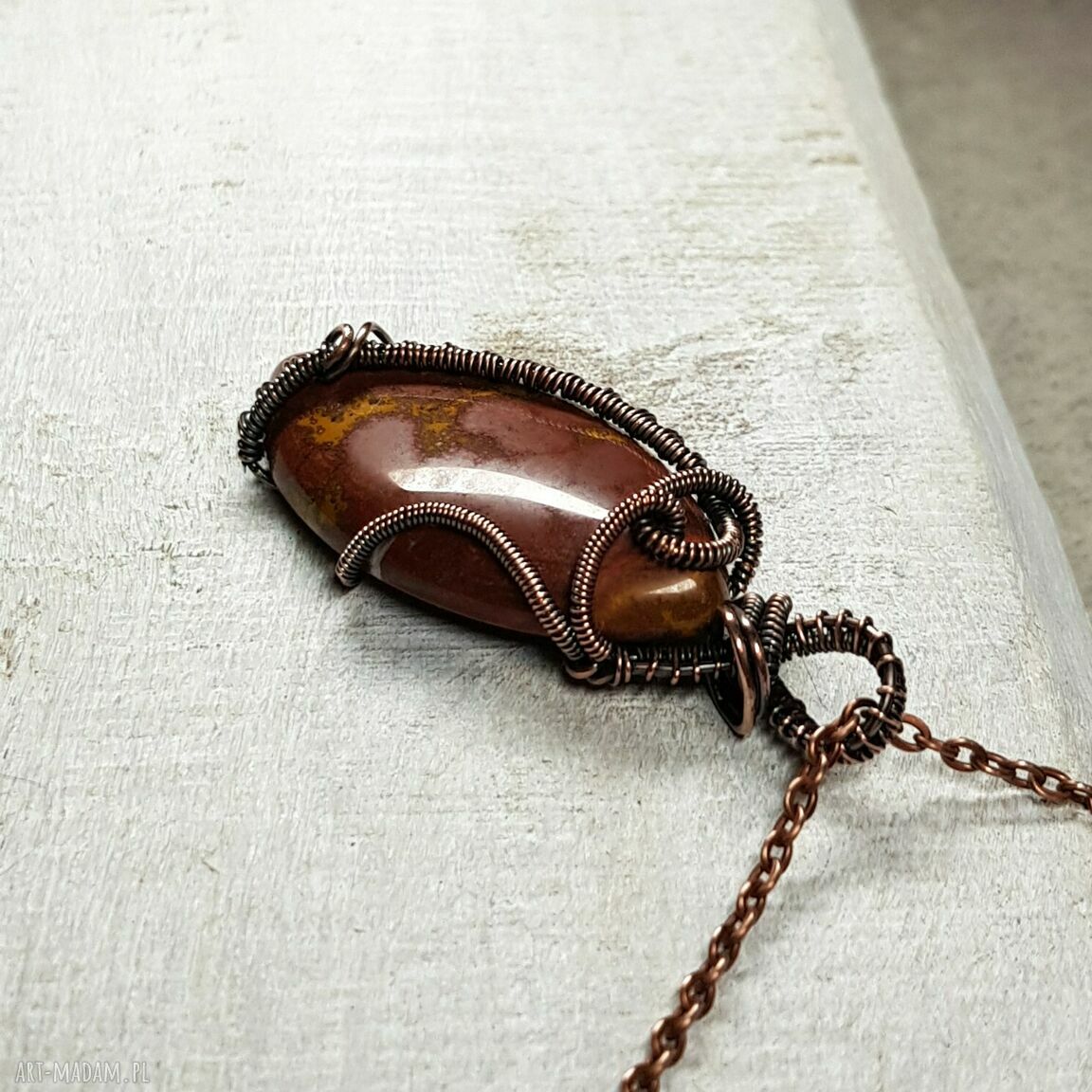 Wisiorek z jaspisu m238 w technice wire wrapping z miedzi