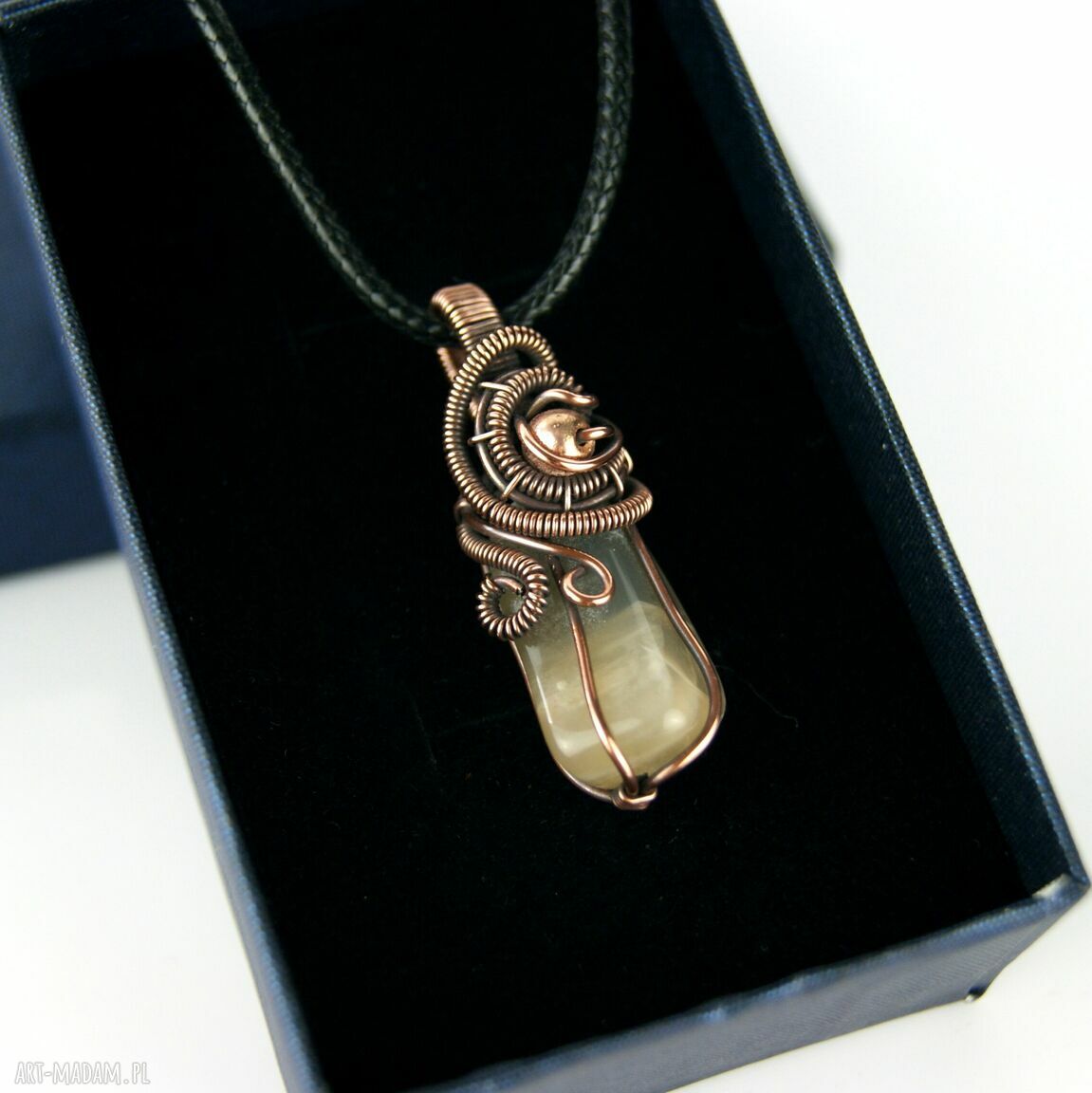 Wisiorek z kamieniem księżycowym - miedziany wire wrapping