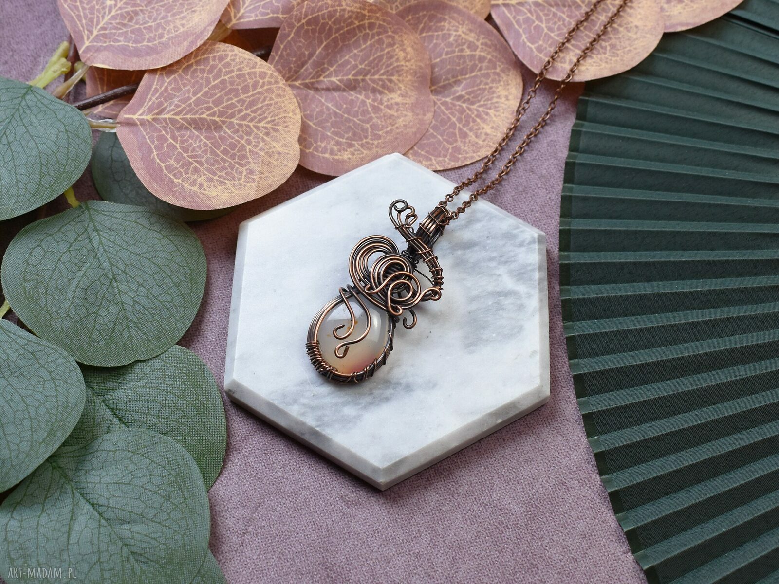 Miedziany wisiorek z agatem ręcznie robiony wire wrapping