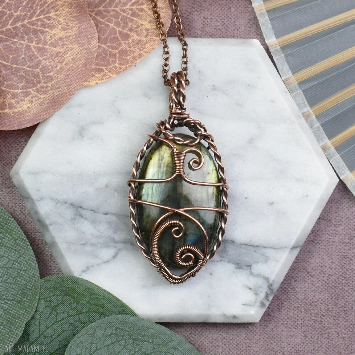 Miedziany wisiorek Wire Wrapping z labradorytem - ręcznie robiony naszyjnik