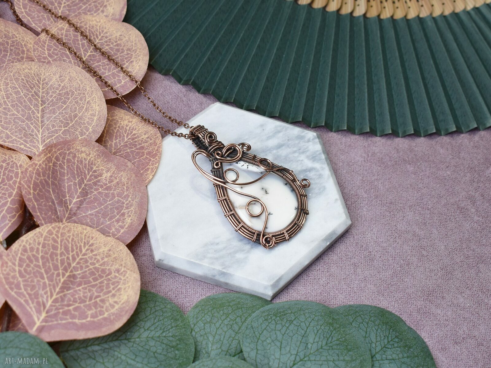 Miedziany wisiorek wire wrapping z opalem dendrytowym #450 art Madam.pl