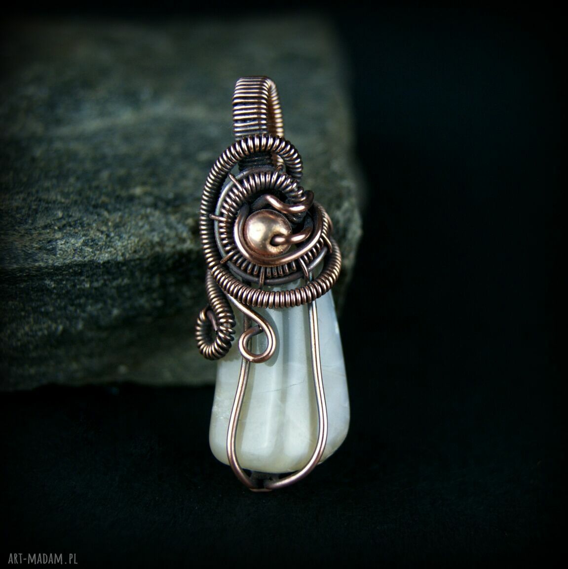 Wisiorek z kamieniem księżycowym - miedziany wire wrapping