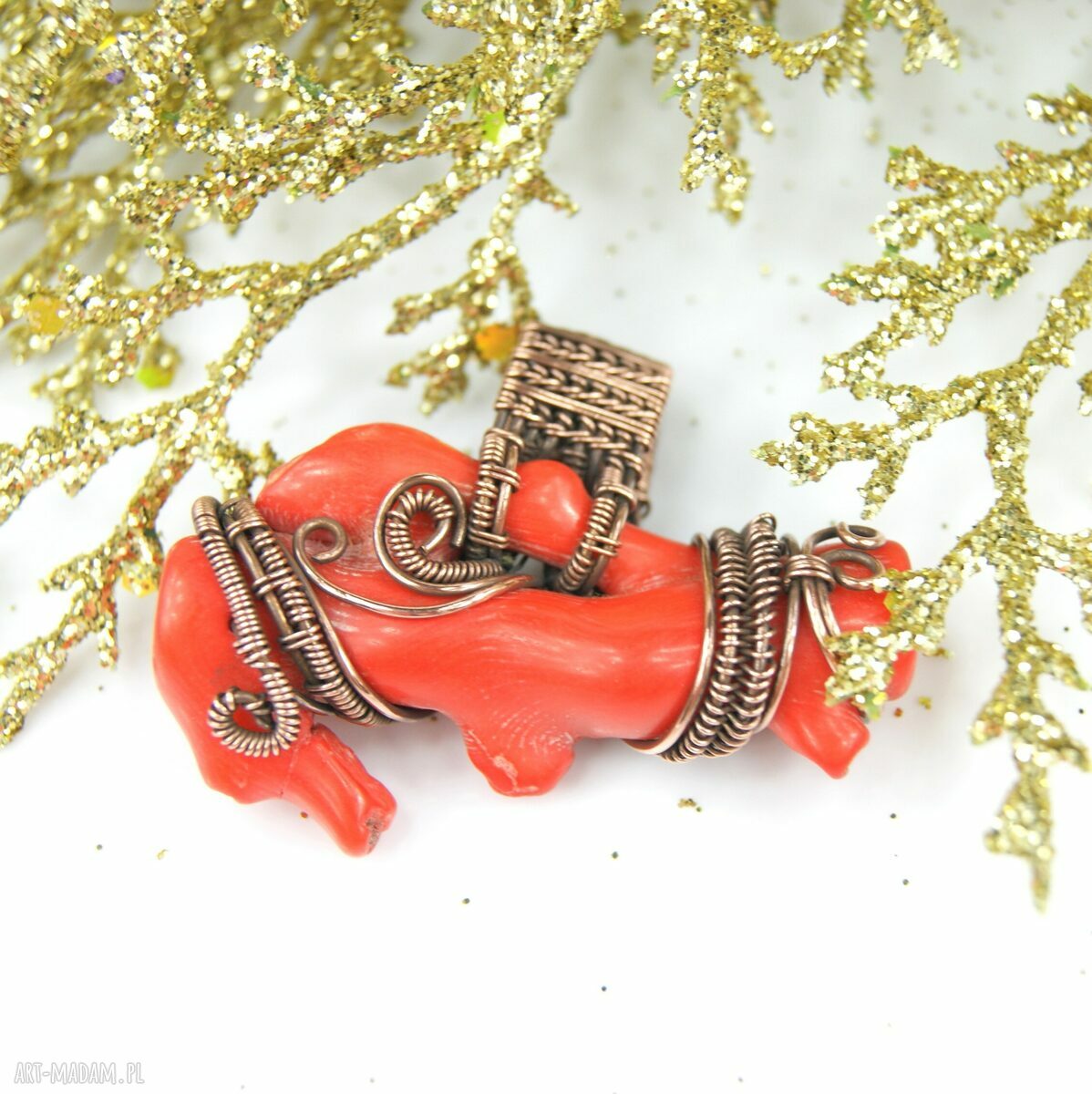 Wisiorek z koralem - wire wrapping z oksydowanej miedzi