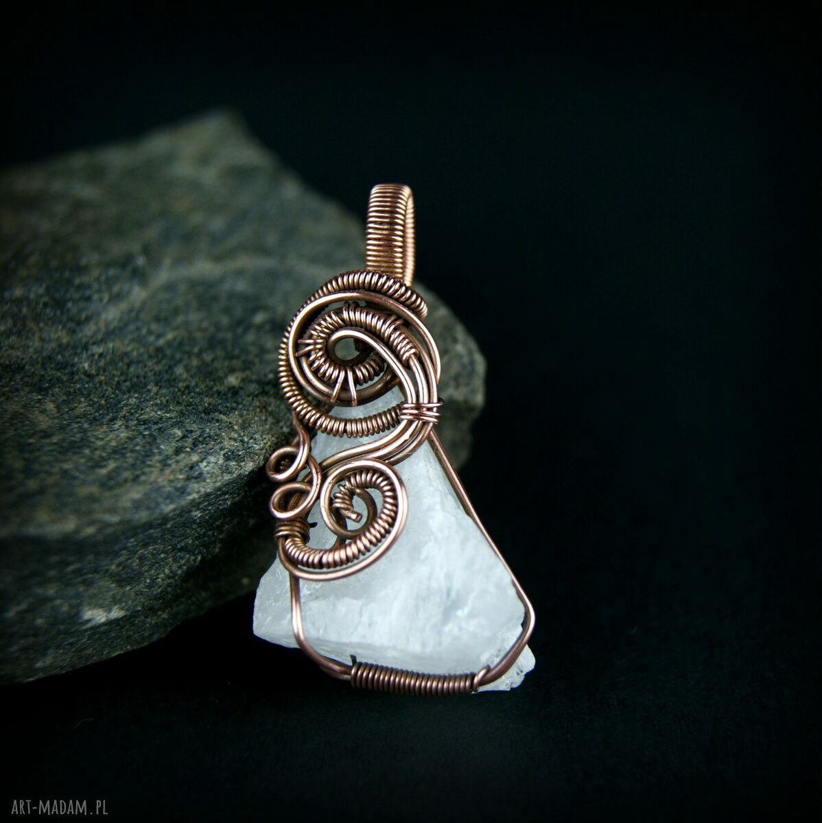 Wisiorek z kryształem górskim w miedzianej oprawie - wire wrapping