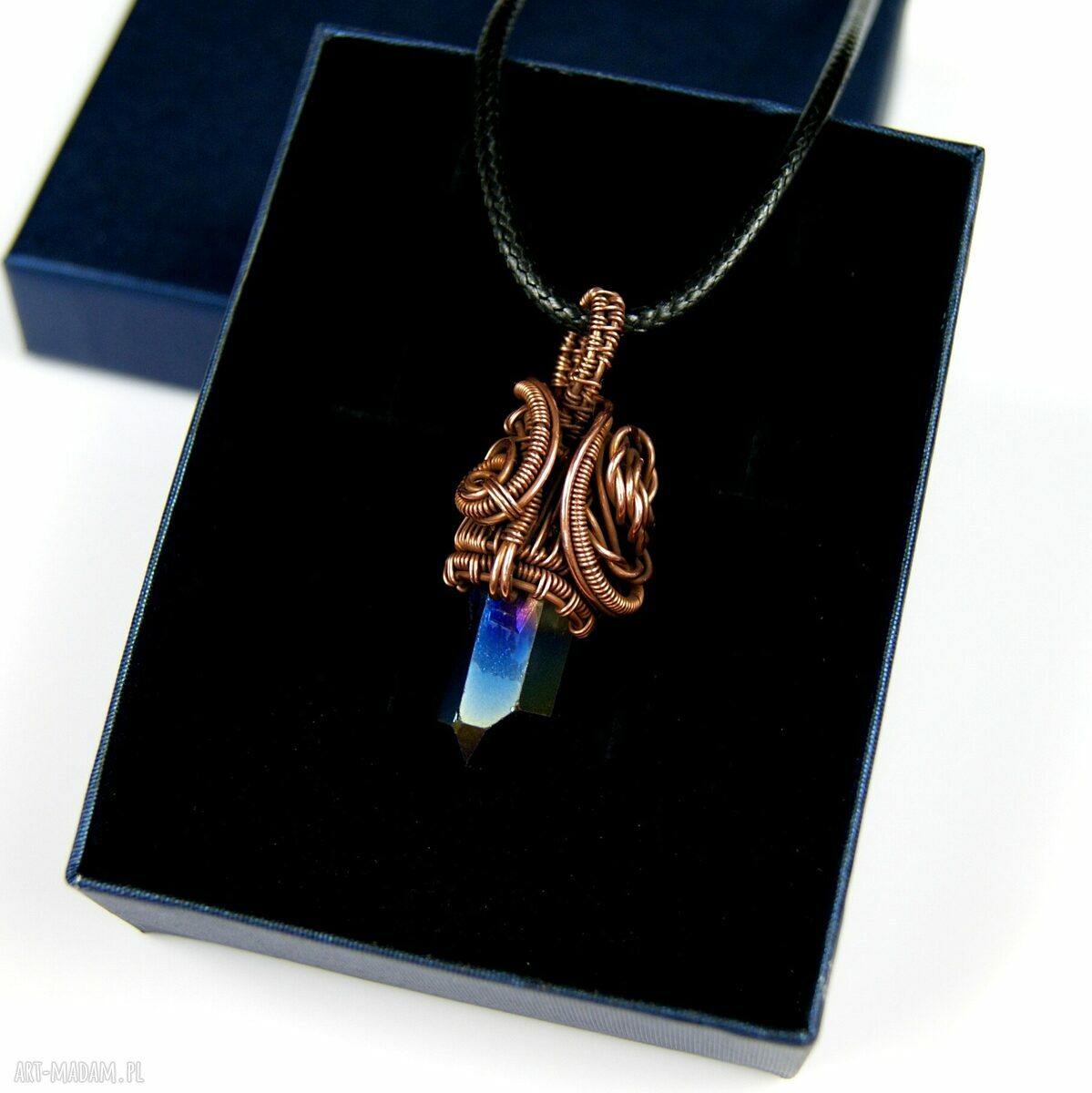 Wisiorek z kwarcem tytanowym - miedziana oprawa wire wrapping na rzemyku