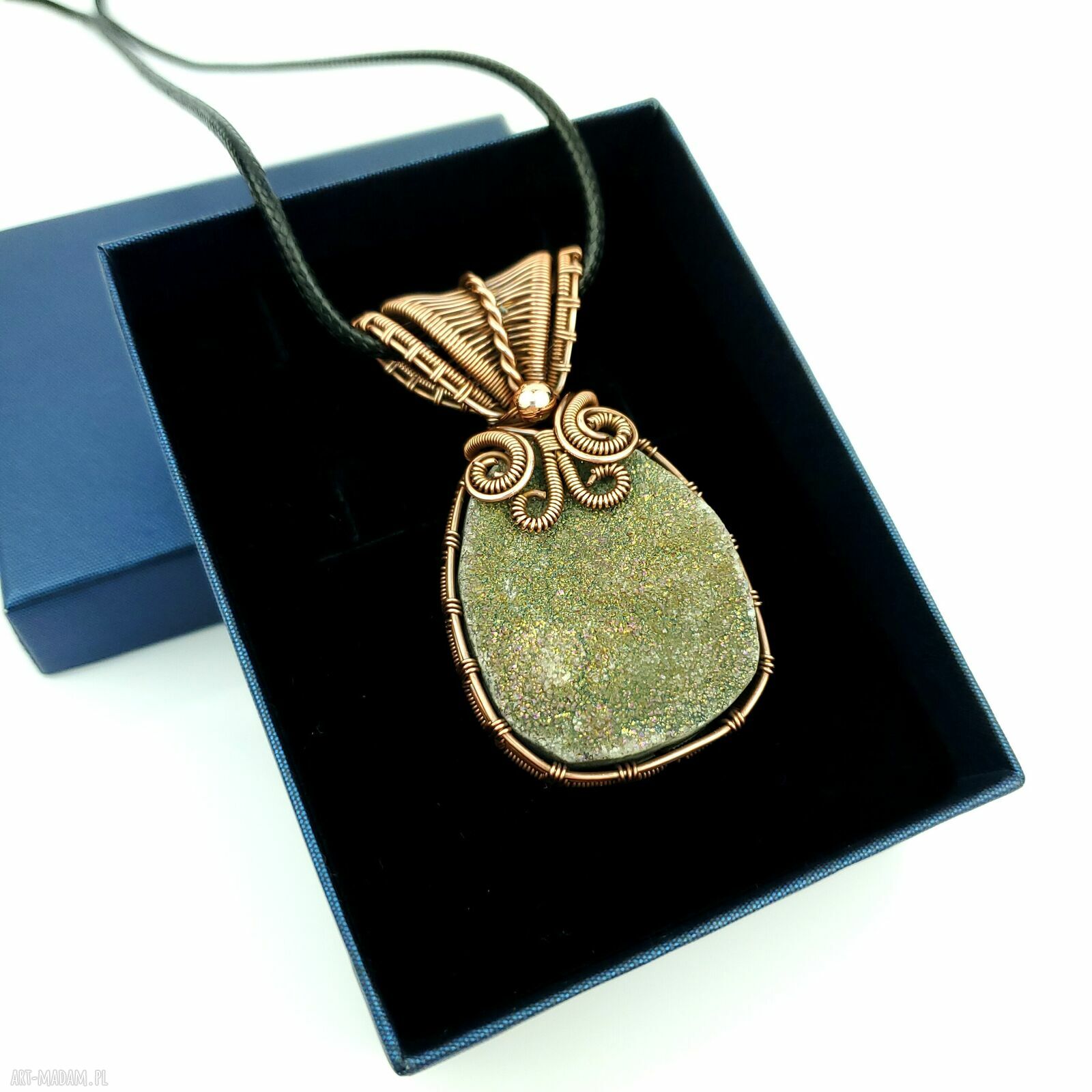 Wisiorek z kwarcem tytanowym - wire wrapping z miedzi i hematytem