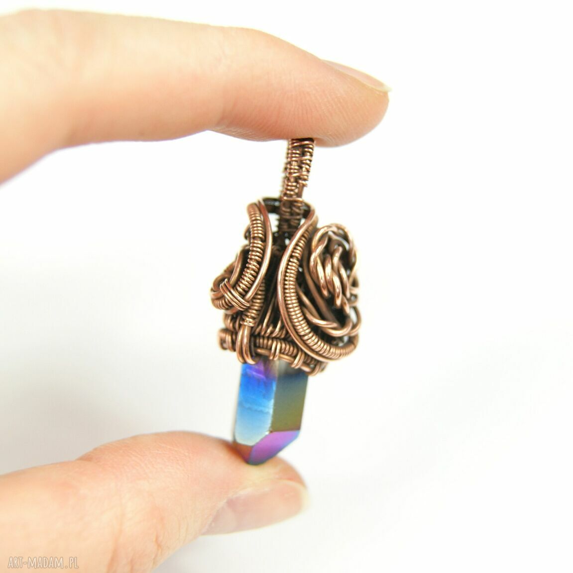 Wisiorek z kwarcem tytanowym - miedziana oprawa wire wrapping na rzemyku