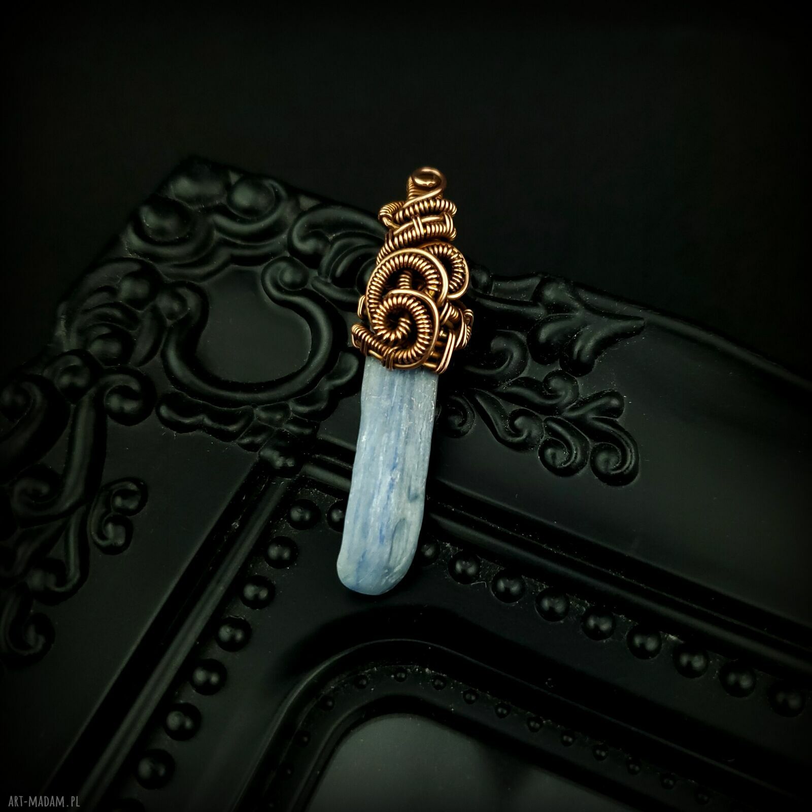 Wisiorek z kyanitem - wire wrapping z miedzi