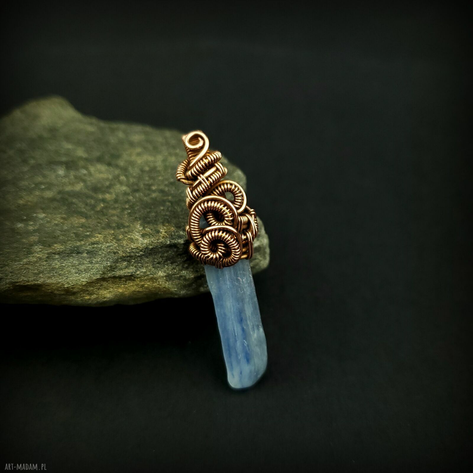 Wisiorek z kyanitem - wire wrapping z miedzi