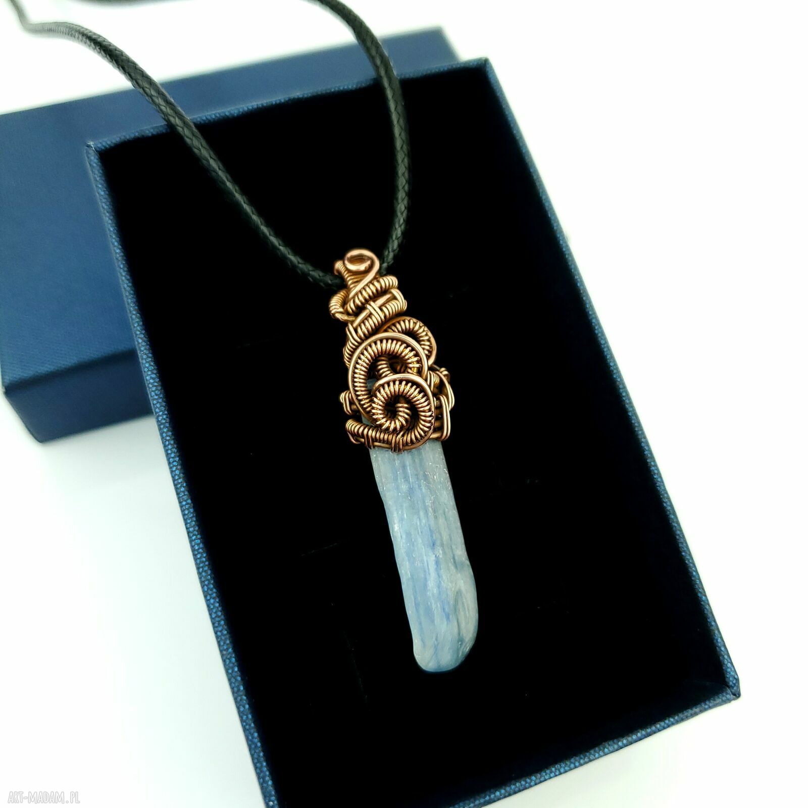 Wisiorek z kyanitem - wire wrapping z miedzi