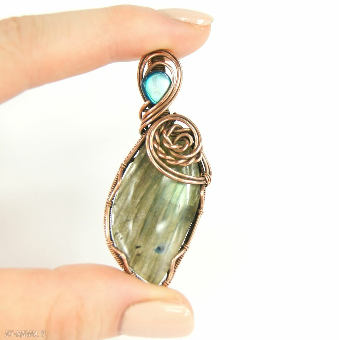 Wisiorek z labradorytem - wire wrapping z miedzi oksydowanej