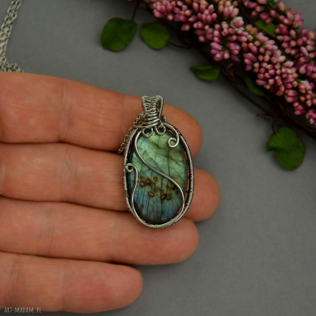 Wisiorek z labradorytem - wire wrapping ze stali chirurgicznej