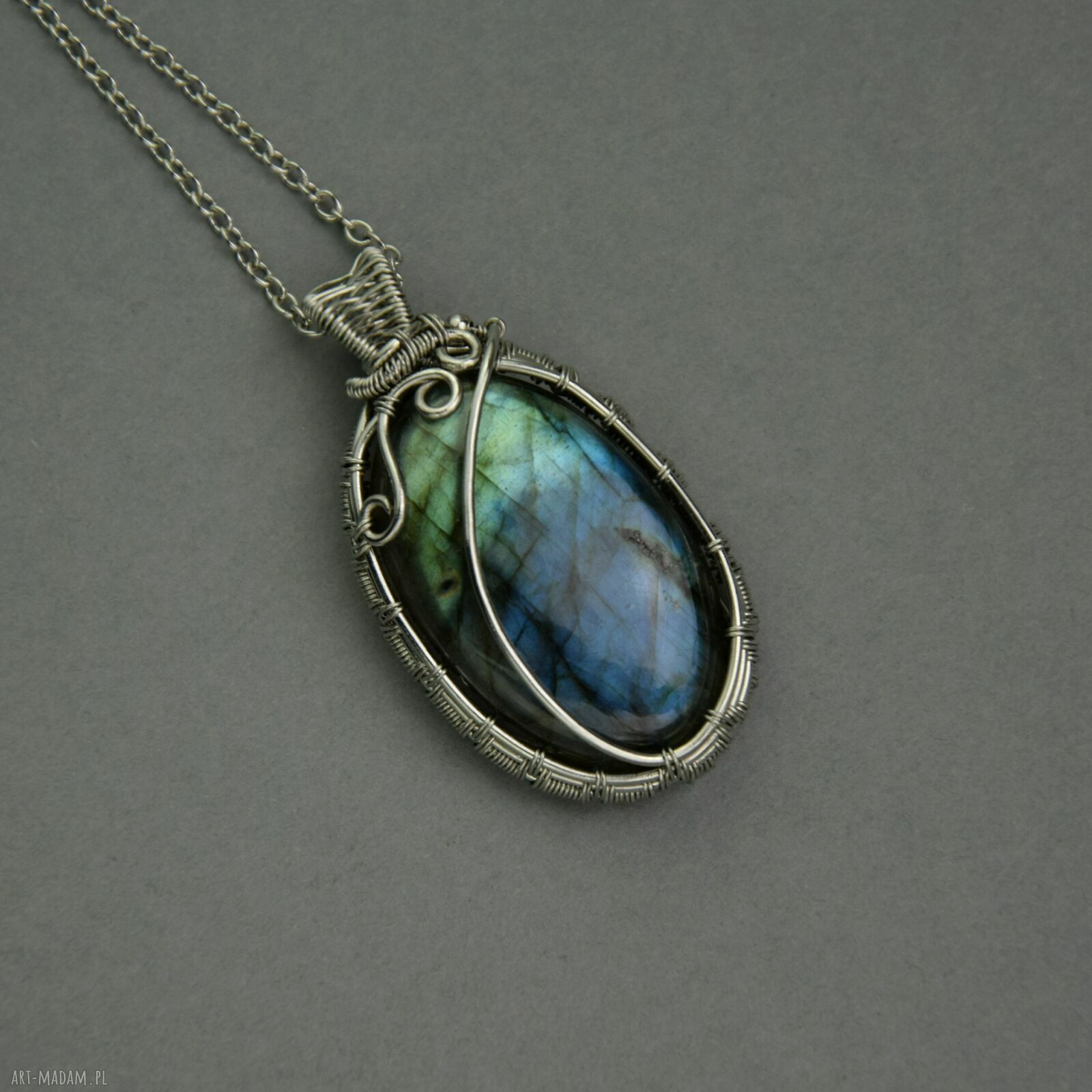 Wisiorek z labradorytem - wire wrapping ze stali chirurgicznej