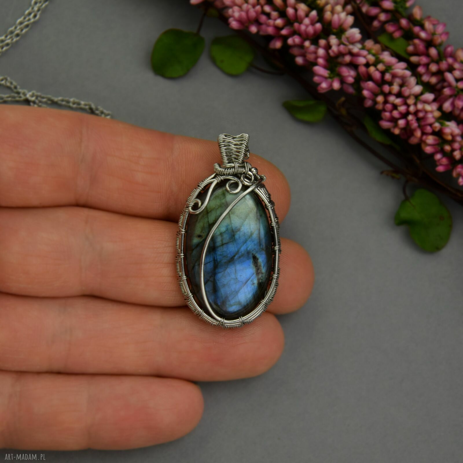 Wisiorek z labradorytem - wire wrapping ze stali chirurgicznej