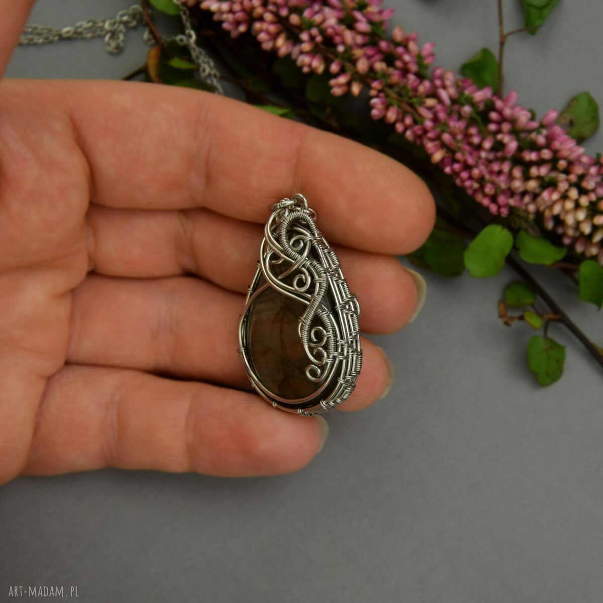 Wisiorek z labradorytem - wire wrap romantyczny prezent dla niej