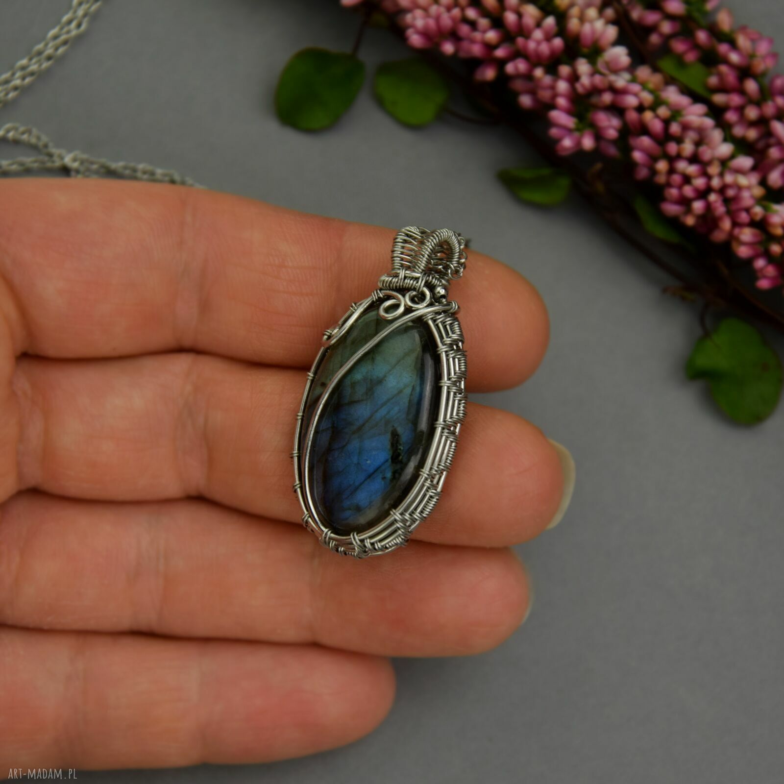 Wisiorek z labradorytem - wire wrapping ze stali chirurgicznej