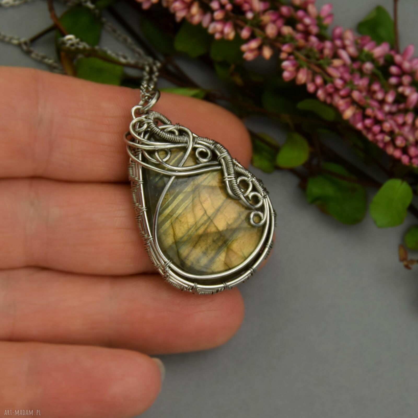 Wisiorek z labradorytem - wire wrap romantyczny prezent dla niej