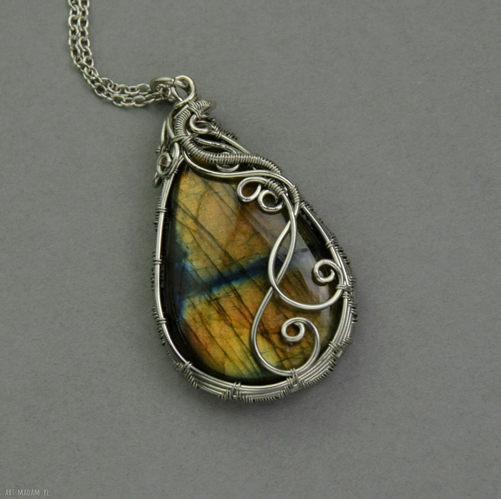 Wisiorek z labradorytem w wire wrapping ze stali chirurgicznej - prezent dla niej