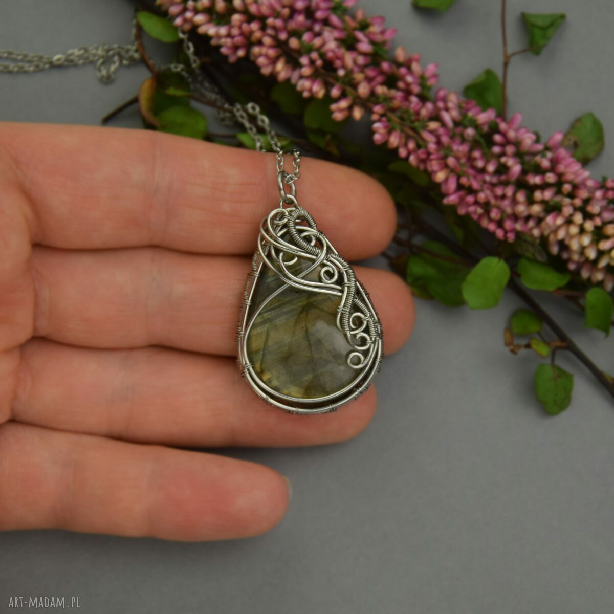 Wisiorek z labradorytem - wire wrap romantyczny prezent dla niej