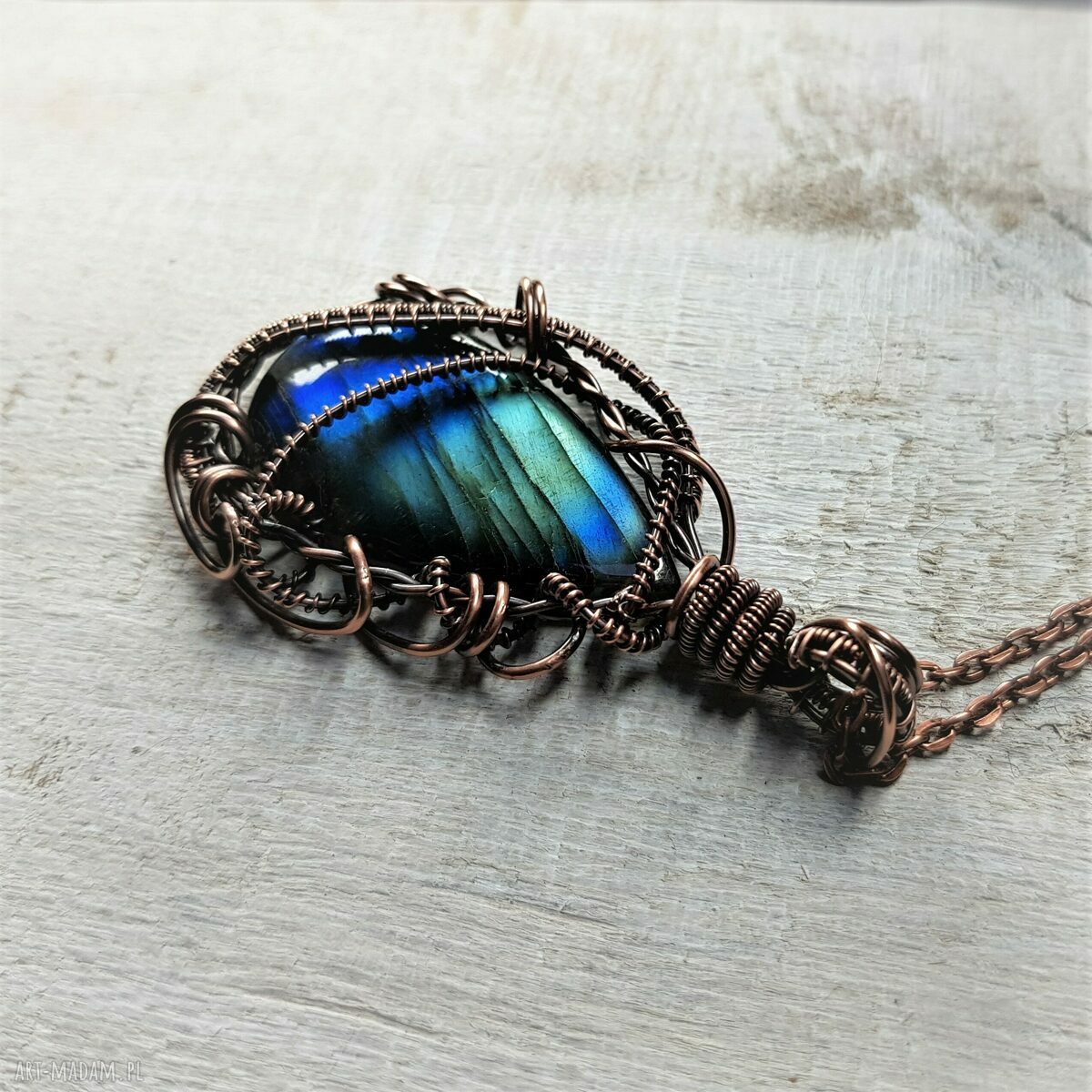 Wisiorek z labradorytu - wire wrapping z miedzią (mieniace piękno)
