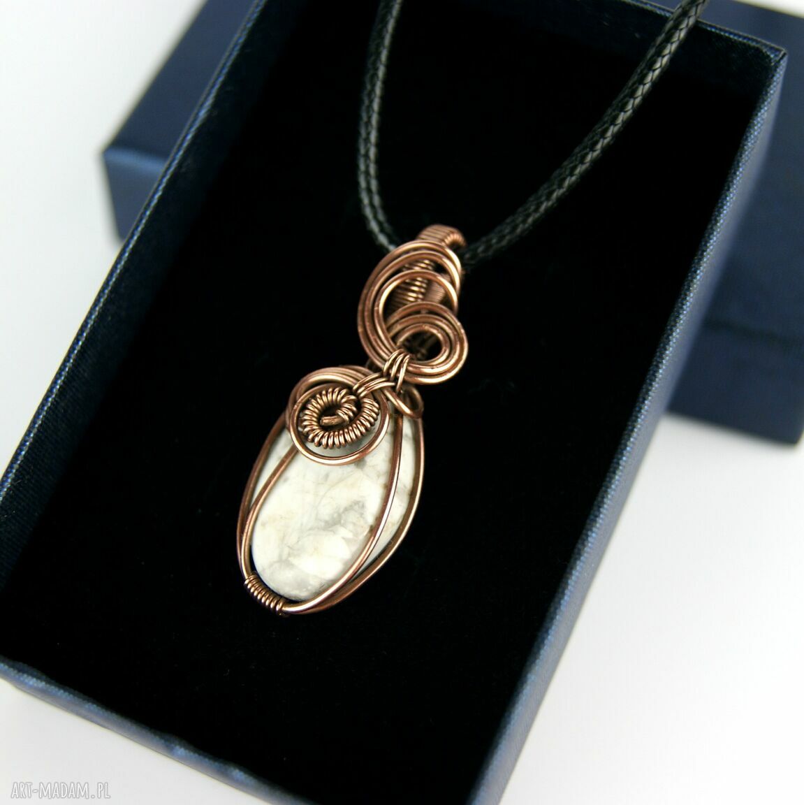 Wisiorek z magnezytem - miedziany wire wrapping