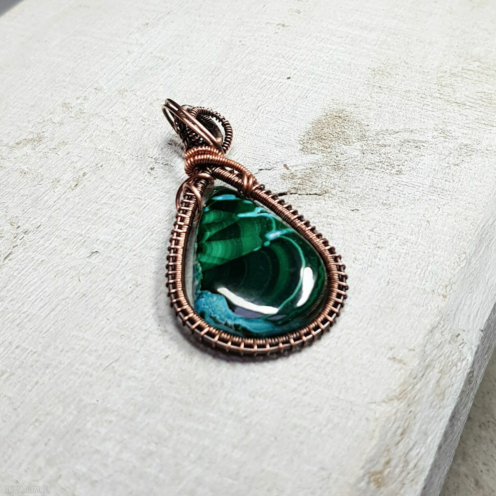 Wisiorek z malachitem i azurytem w technice wire wrapping