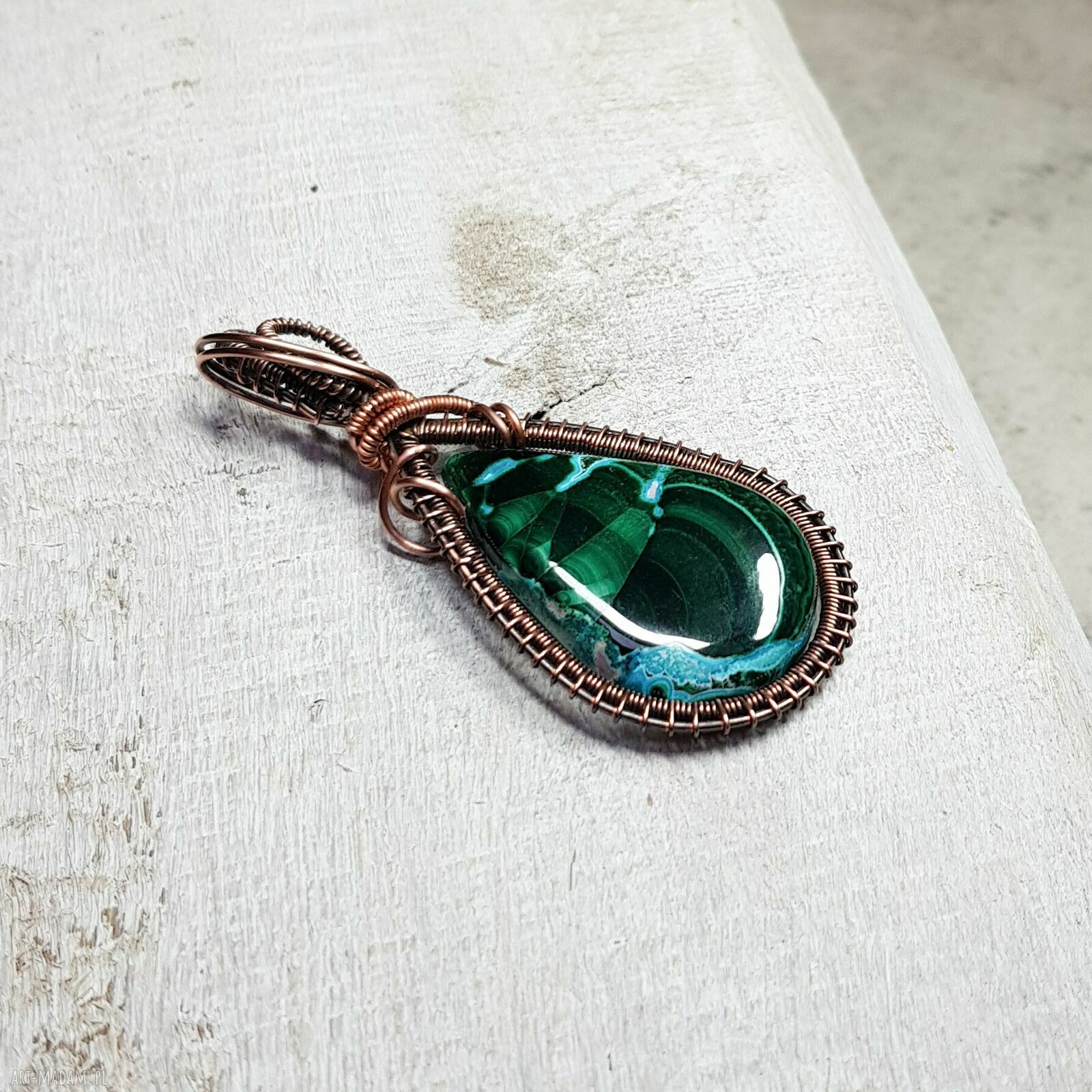 Wisiorek z malachitem i azurytem w technice wire wrapping