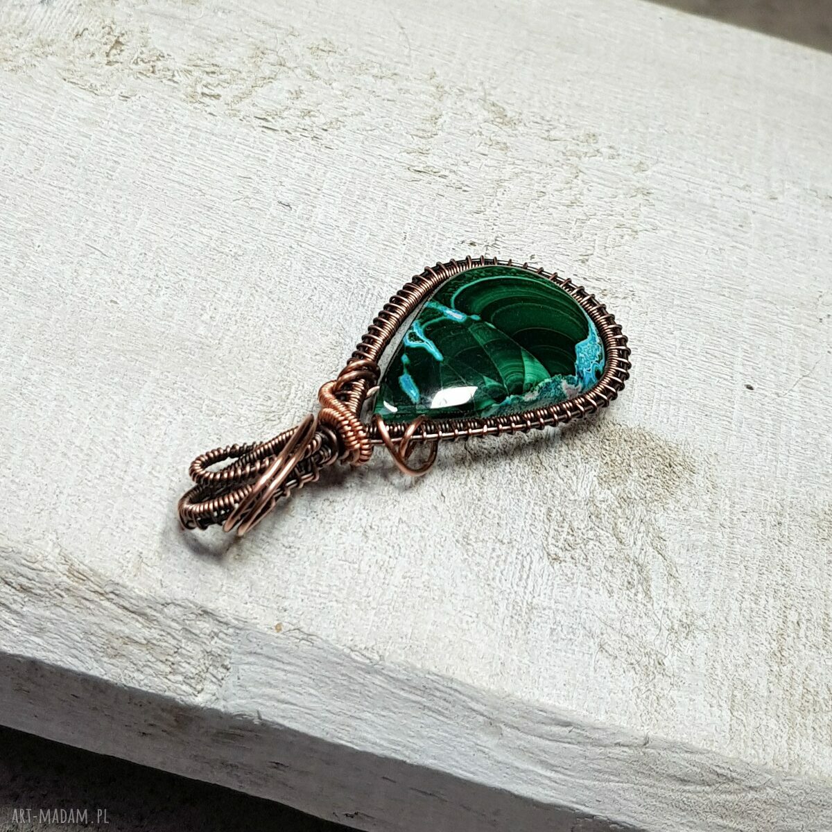 Wisiorek z malachitem i azurytem w technice wire wrapping