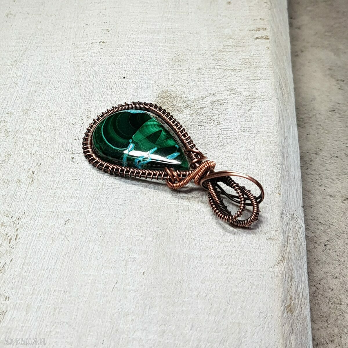 Wisiorek z malachitem i azurytem w technice wire wrapping
