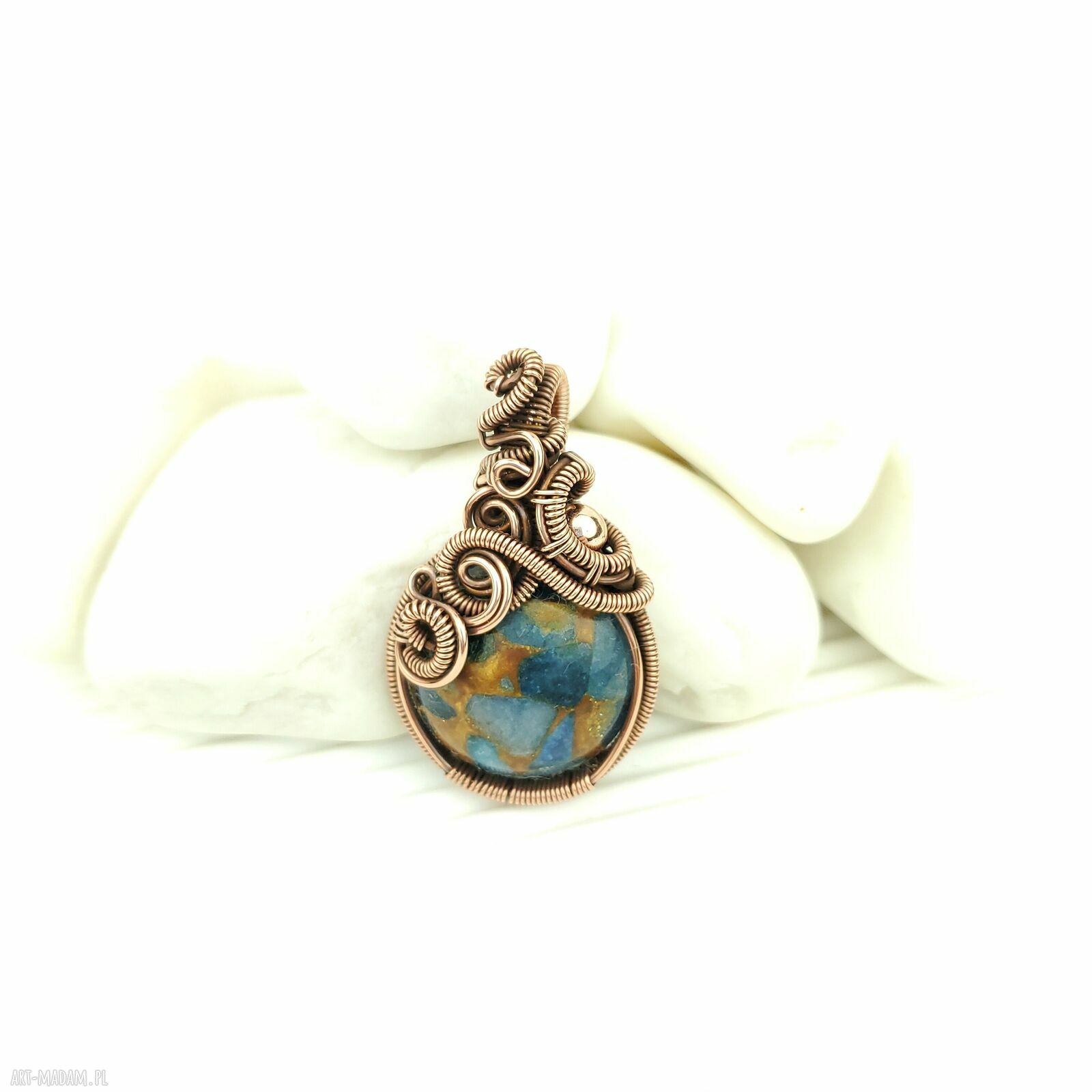 Wisiorek z niebieskim agatem w technice wire wrapping - miedziany, ręcznie robiony