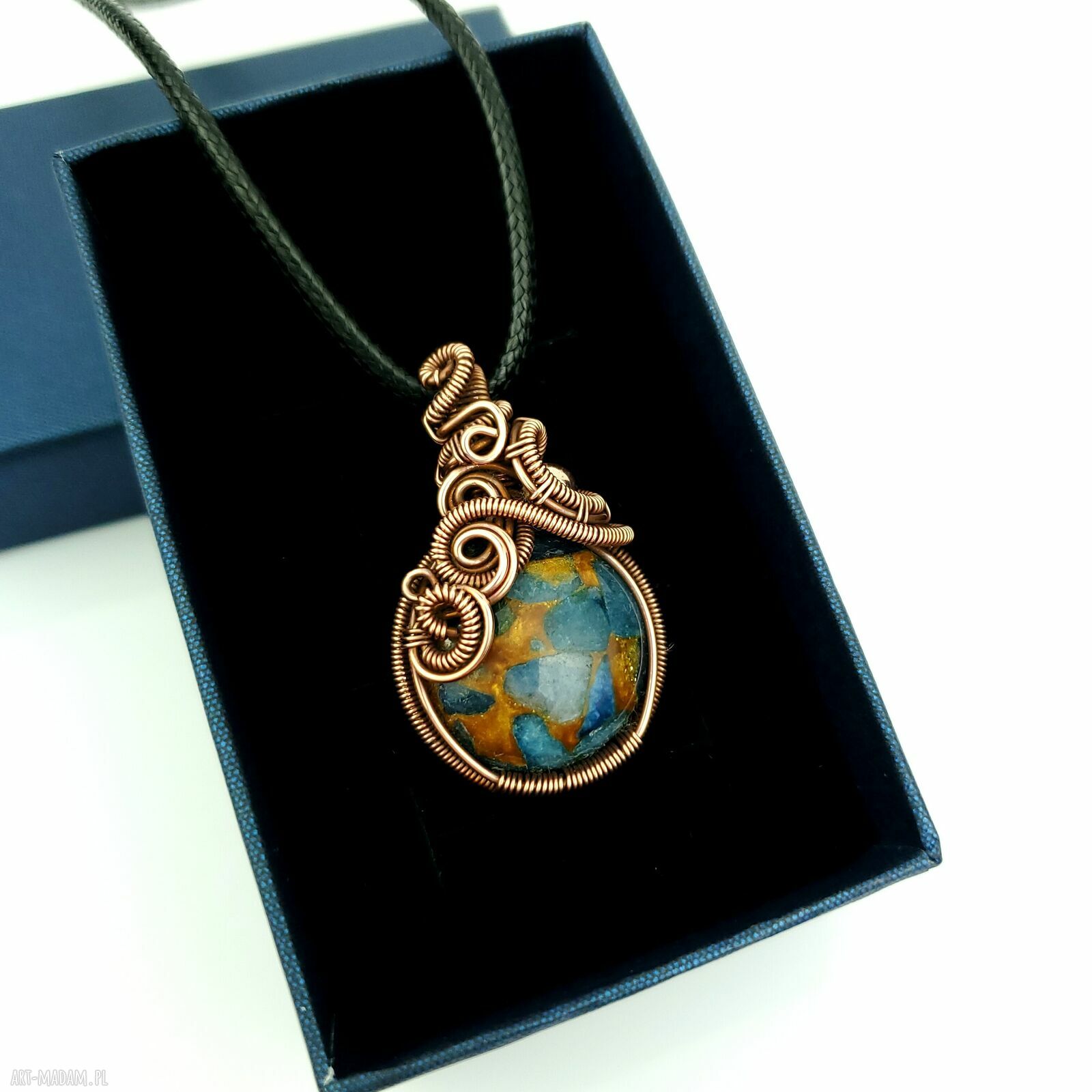 Wisiorek z niebieskim agatem w technice wire wrapping - miedziany, ręcznie robiony