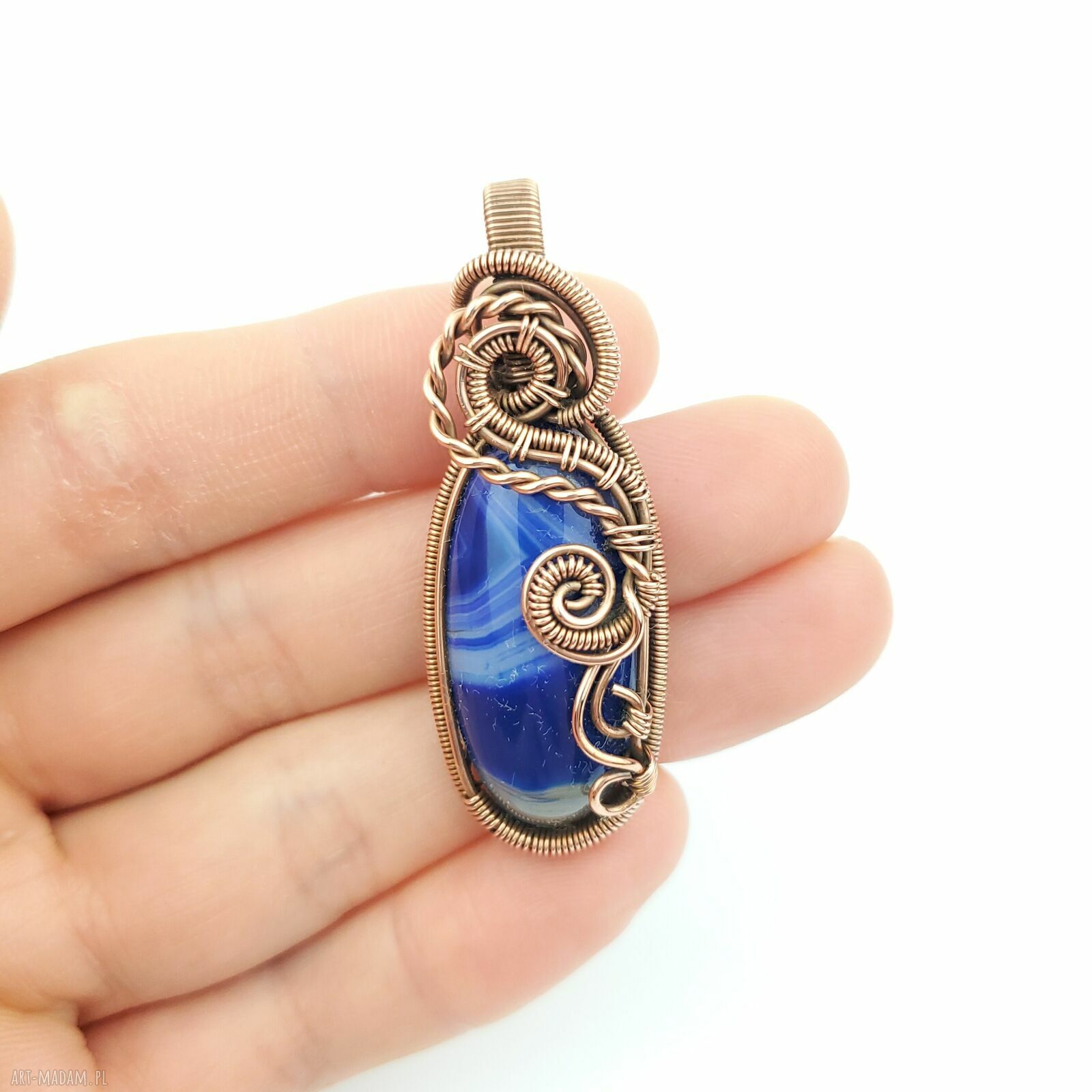 Wisiorek z niebieskim agatem w technice wire wrapping - miedziana oprawa (oksydowana)