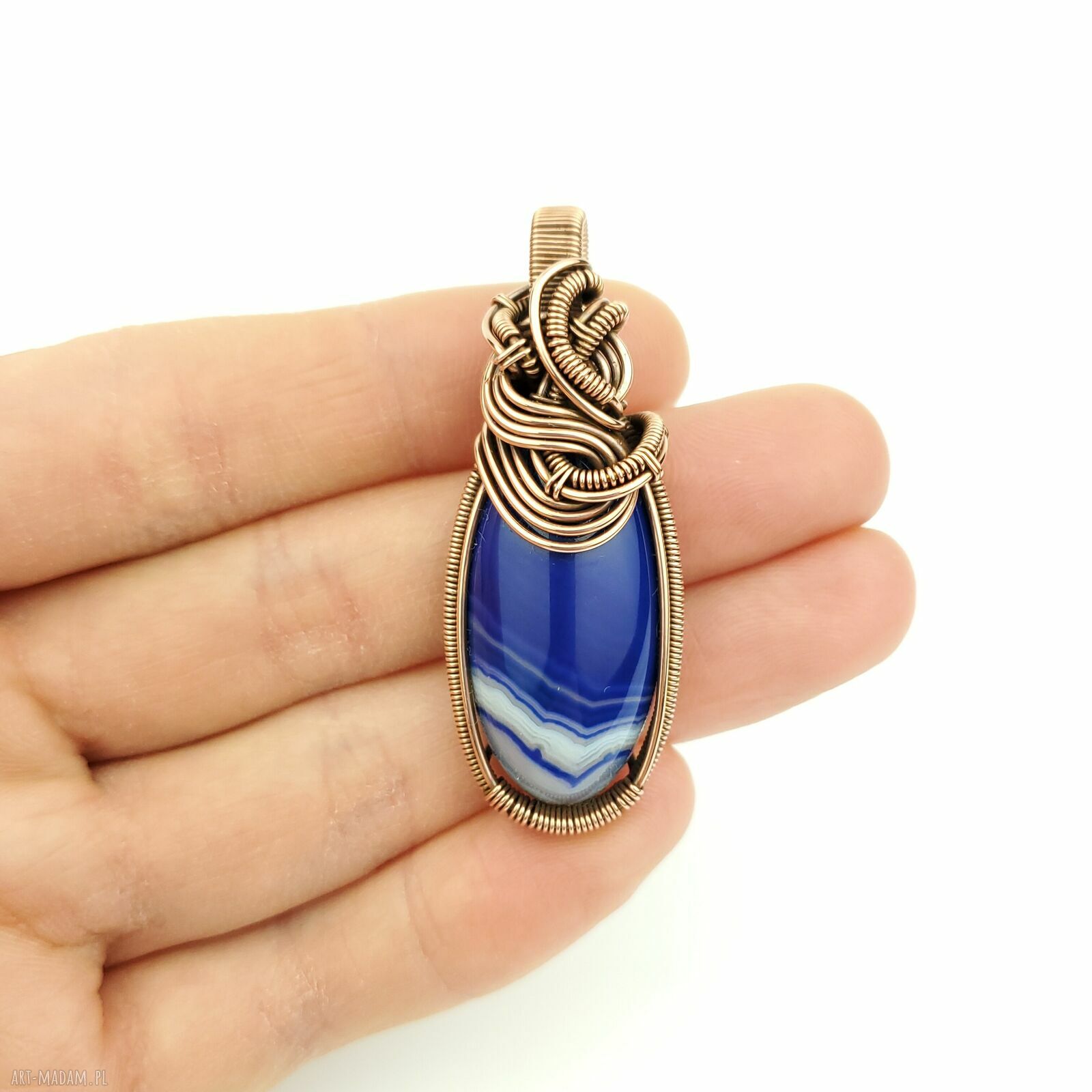 Wisiorek z niebieskim agatem wire wrapping - miedziana biżuteria na prezent