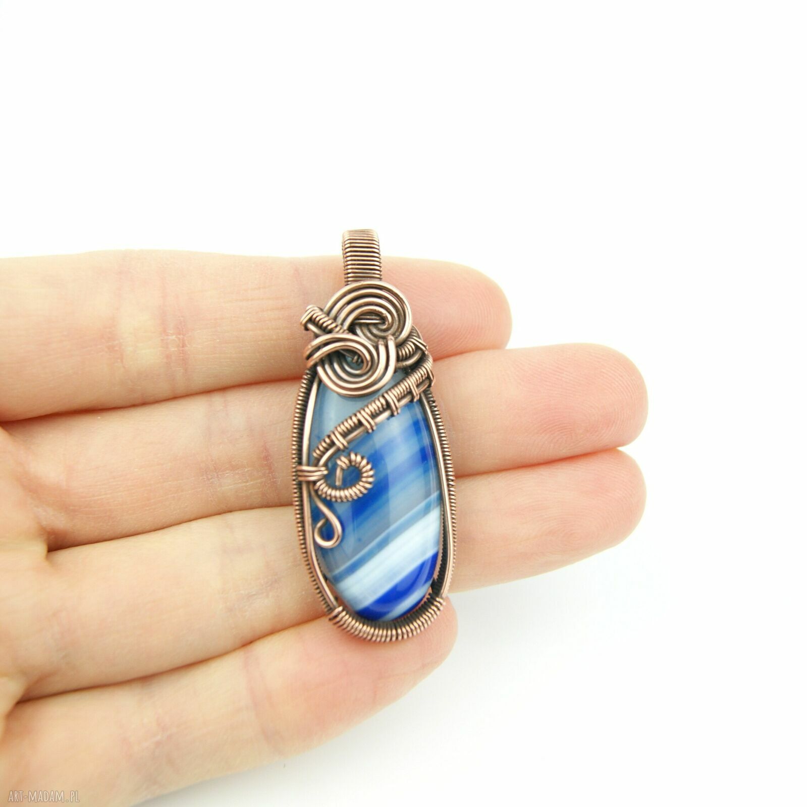Wisiorek z niebieskim agatem w technice wire wrapping