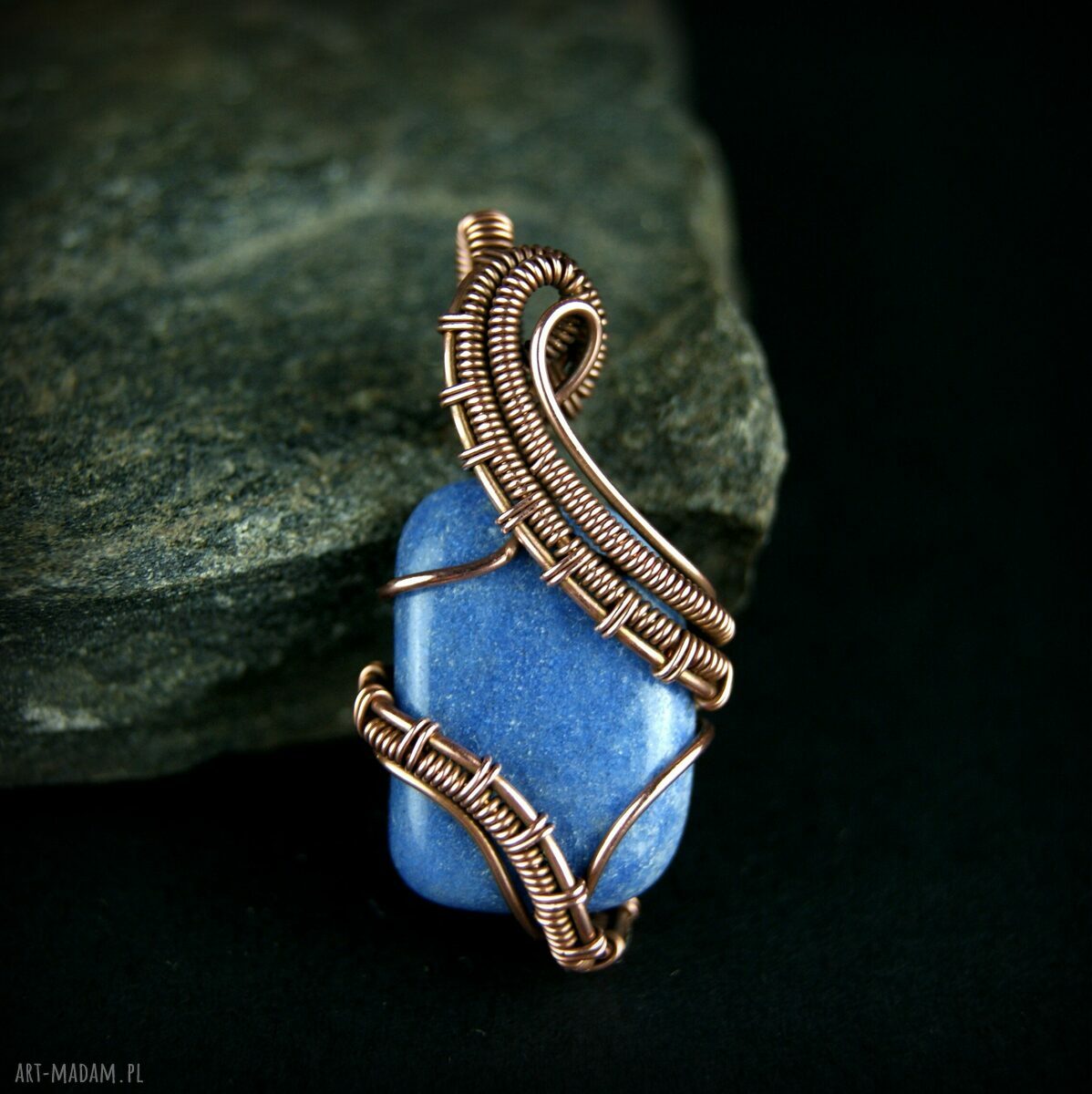 Wisiorek z niebieskim kwarcem - miedziany talizman wire wrapping (handmade)