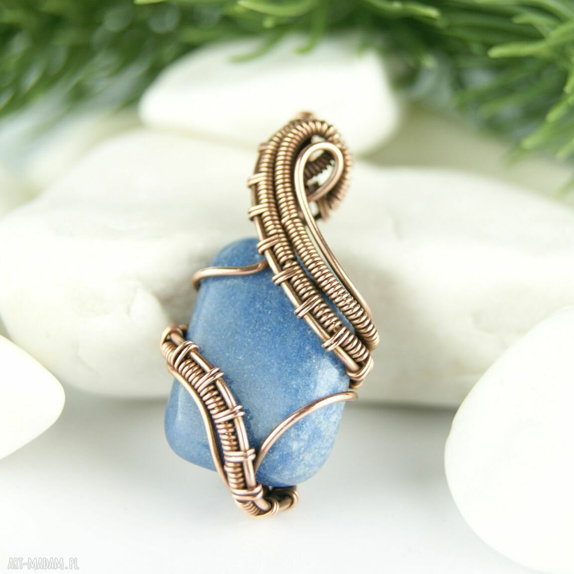 Wisiorek z niebieskim kwarcem - miedziany talizman wire wrapping (handmade)