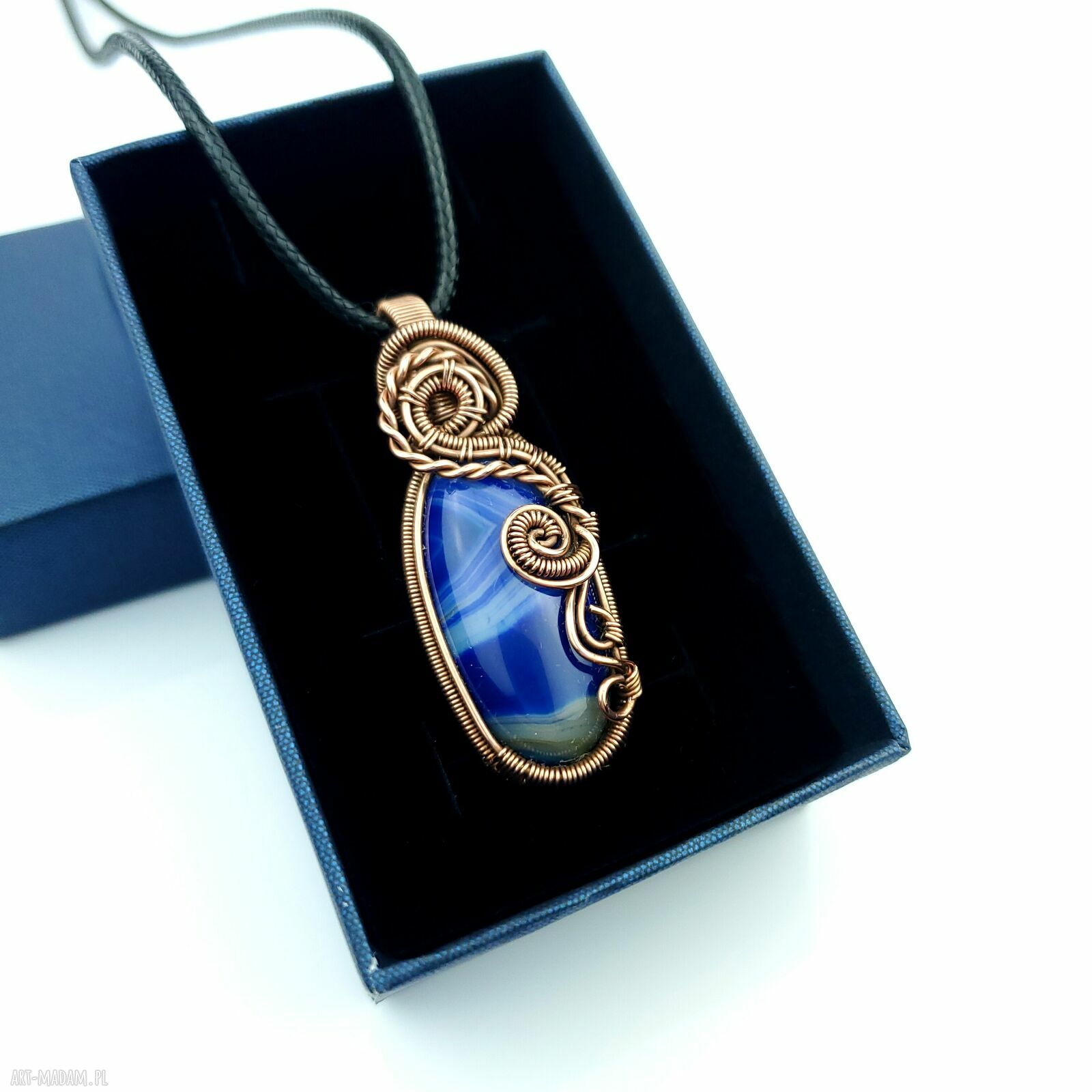 Wisiorek z niebieskim agatem w technice wire wrapping - miedziana oprawa (oksydowana)