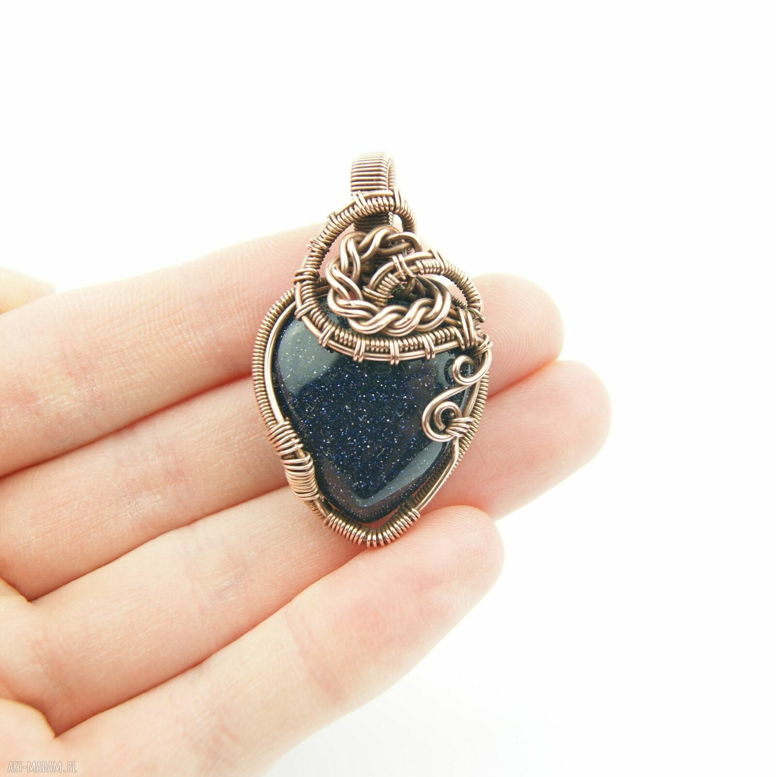 Wisiorek z nocą kairu - miedziany wire wrapping, serce i złoty hematyt