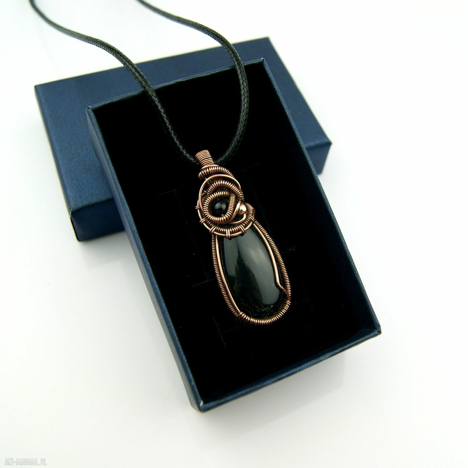 Wisiorek z onyksem - miedziany wire wrapping i hematyt