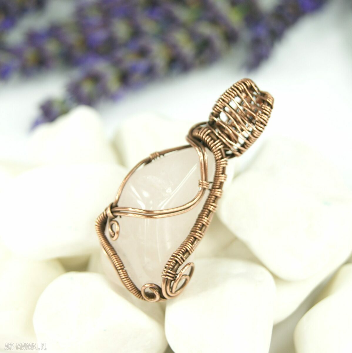 Wisiorek z różowym kwarcem - miedziana oprawa wire wrapping