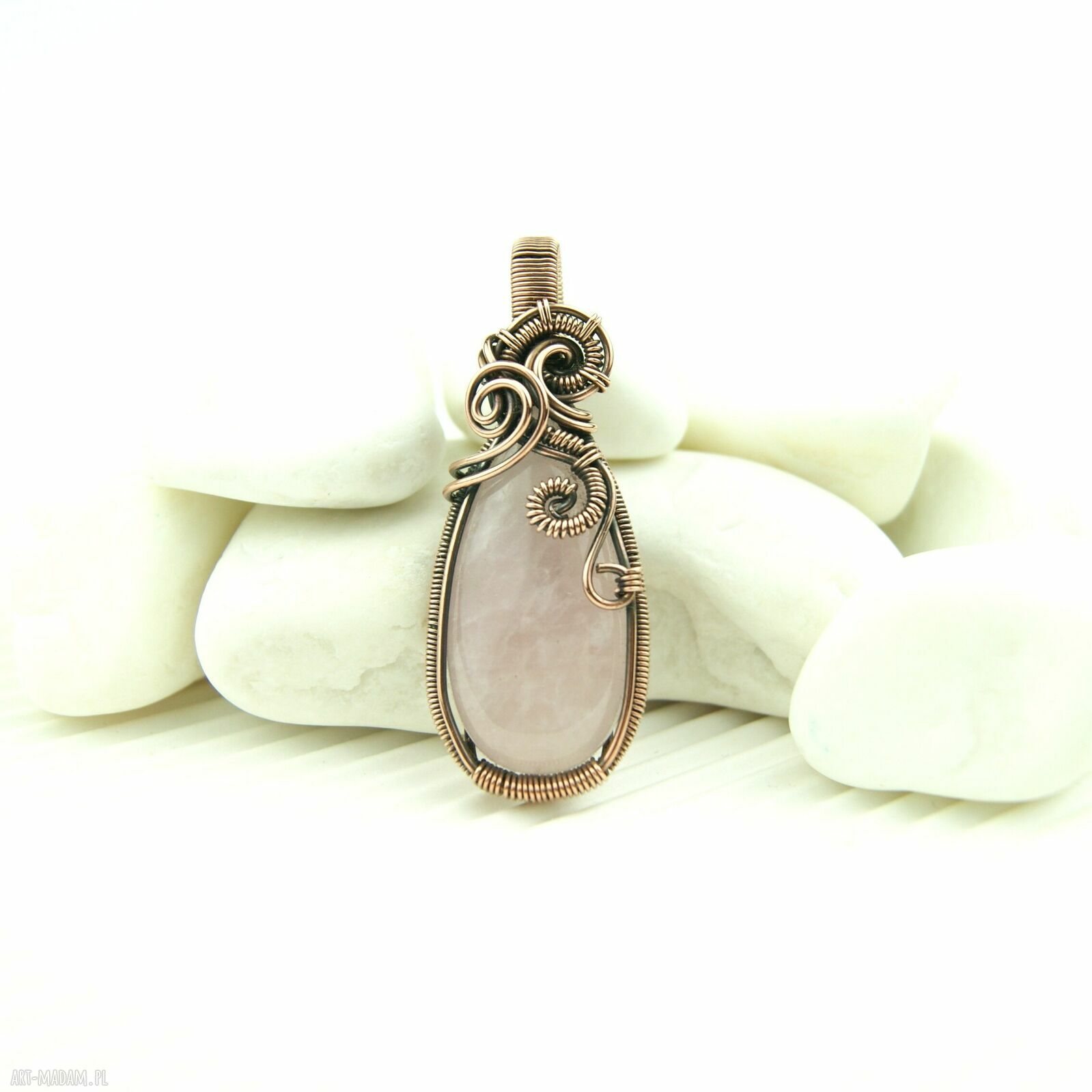 Wisiorek z różowym kwarcem w technice wire wrapping - miedziany handmade